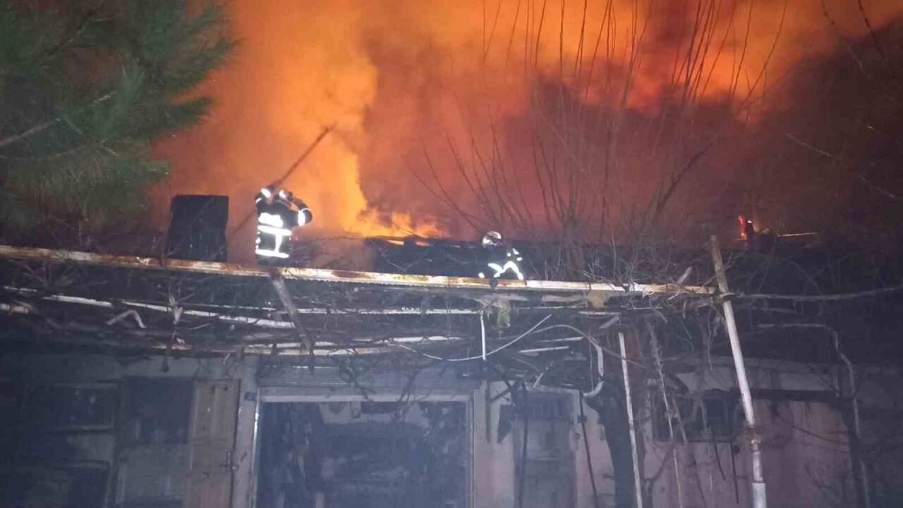 Garaj alev alev yandı