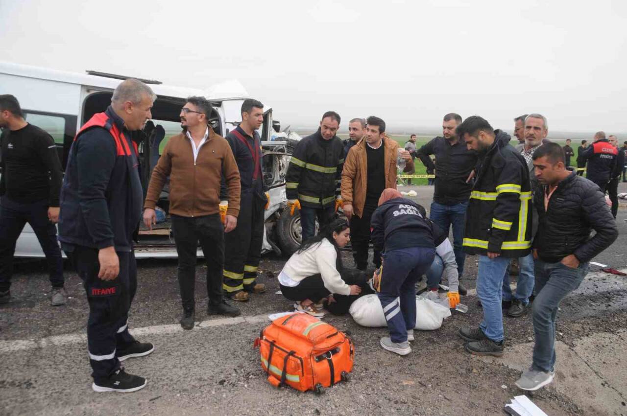 Üç araç çarpıştı: 8 yaralı