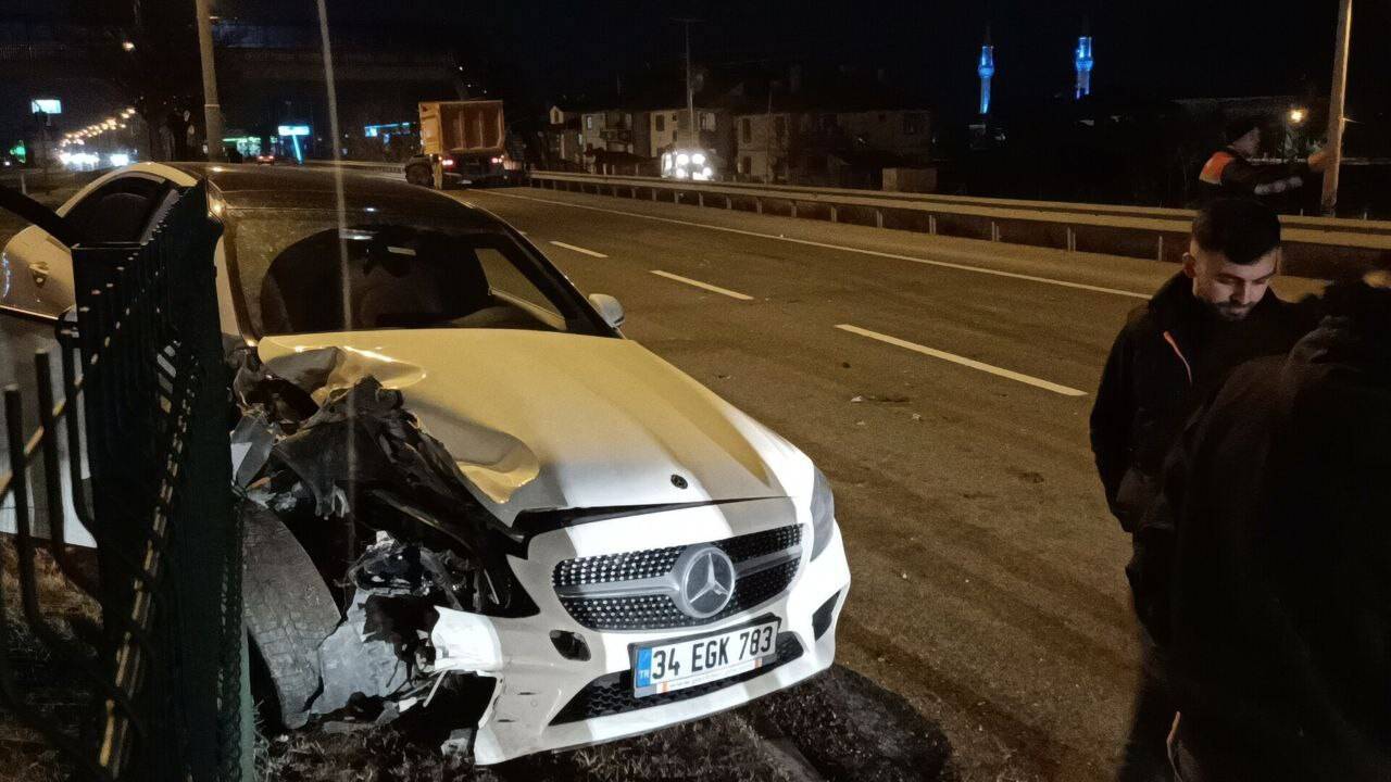 Otomobil kontrolden çıktı hızını alamadı