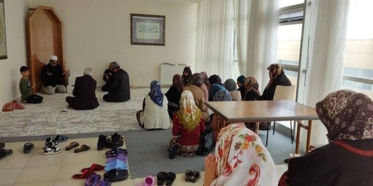 Kulu’da depremzedeler için kandil programı düzenlendi