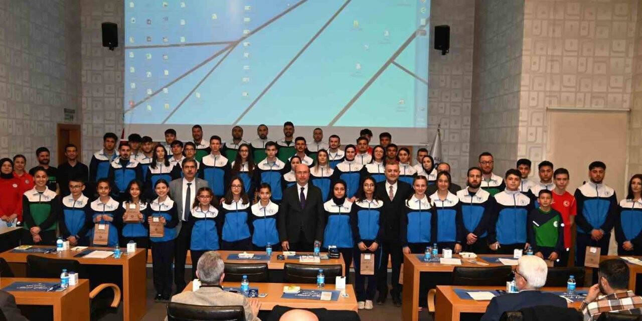 Selçuklu Belediyespor Kulübü sporcuları ödüllendirildi