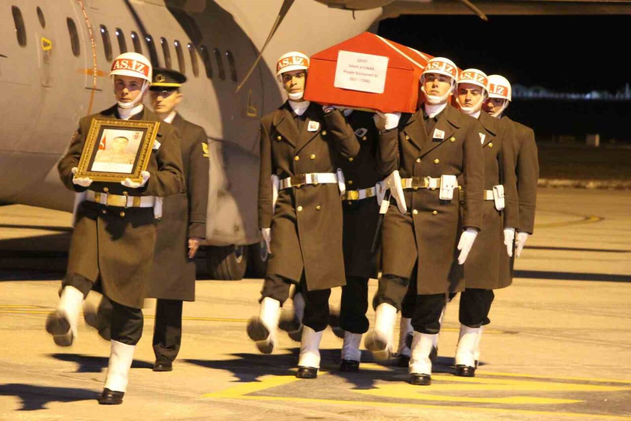 Şehit dualarla son yolcuğuna uğurlandı