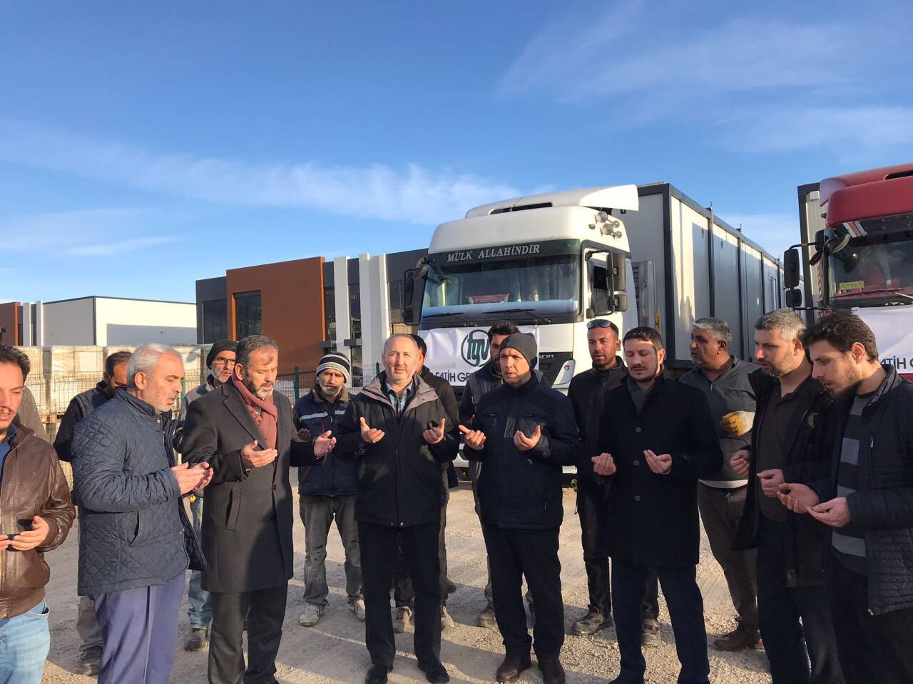 Fatih Gençlik Vakfı’ndan konteyner yardımı