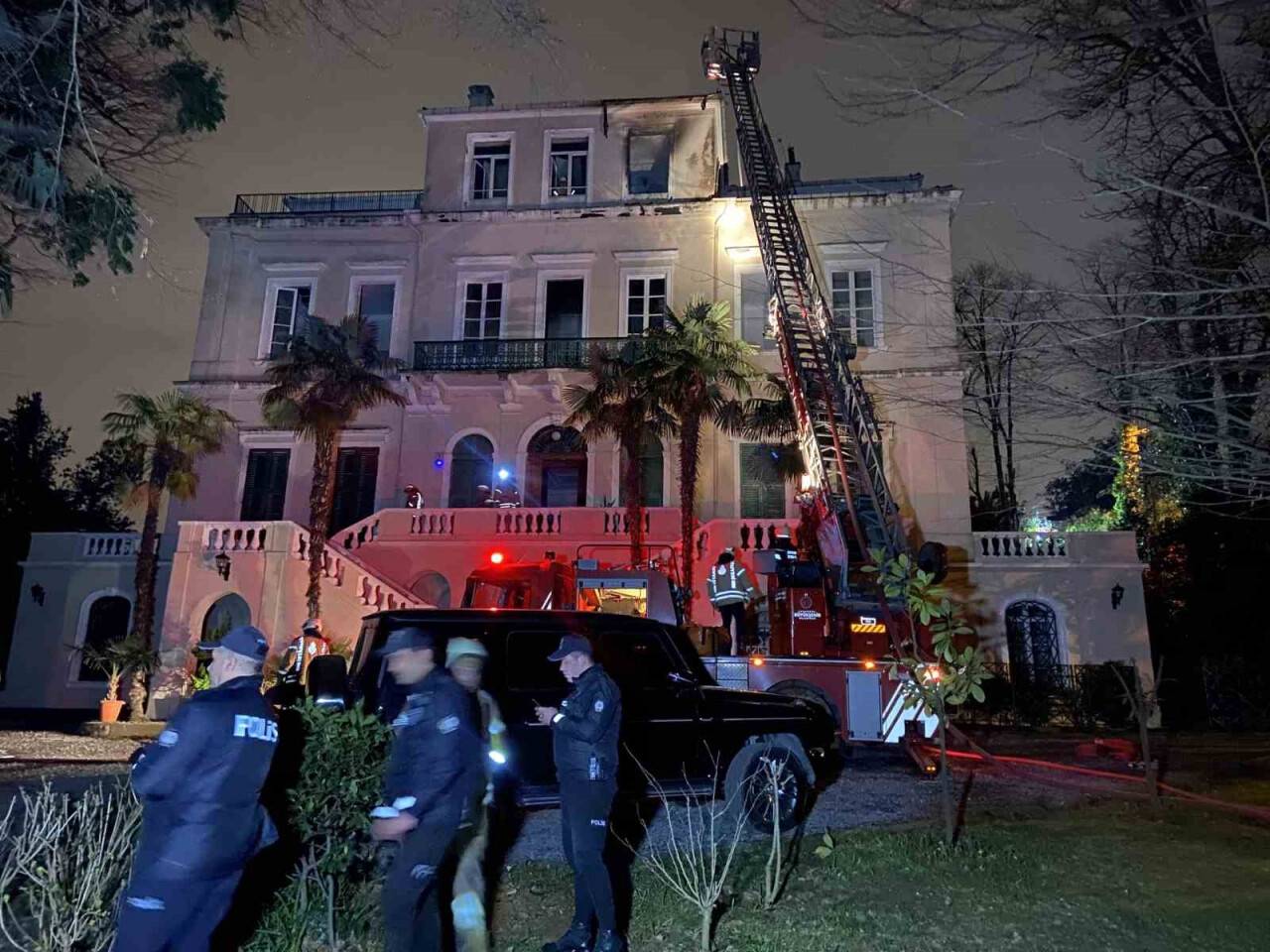 3 katlı köşkte yangın