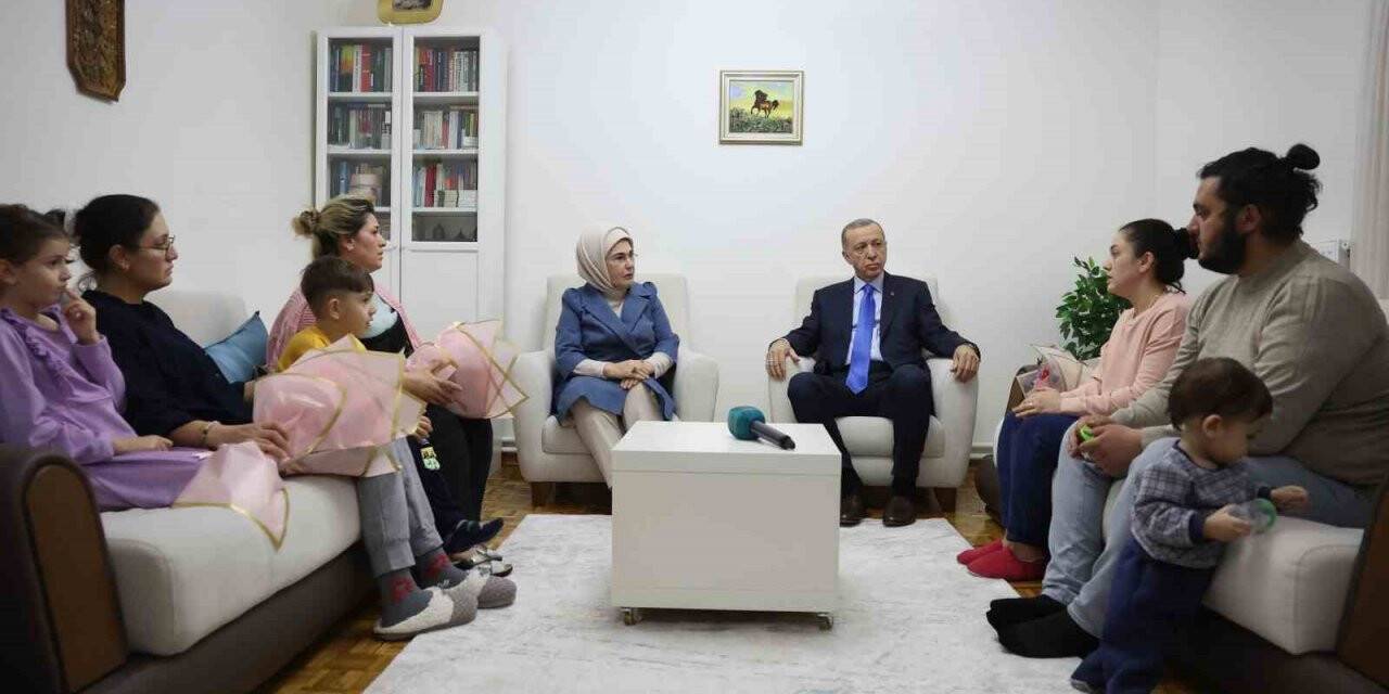 Cumhurbaşkanı Erdoğan, depremzede aileyi ziyaret etti