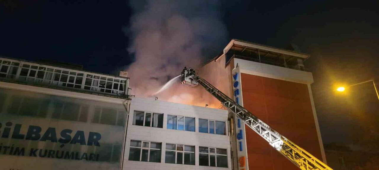 Başkentte 4 katlı metruk binada  yangın