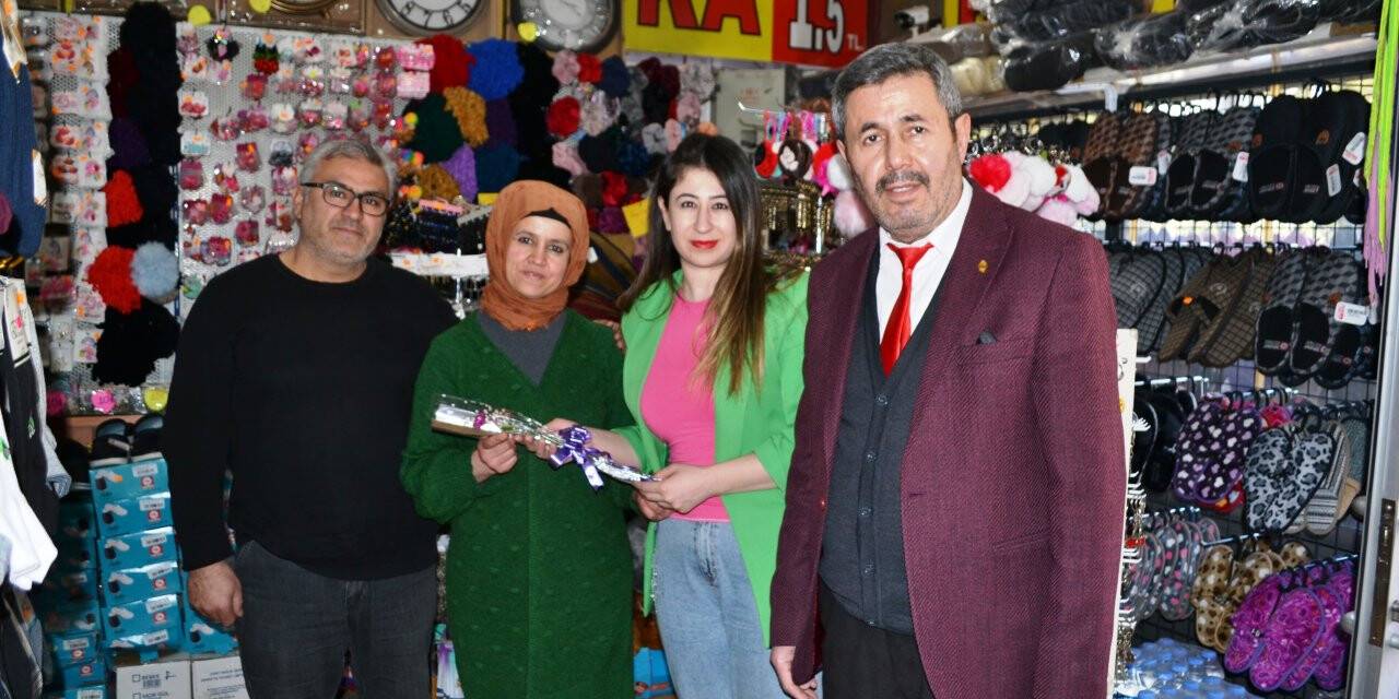 Işık,  kadın esnafların Kadınlar Günü'nü kutladı
