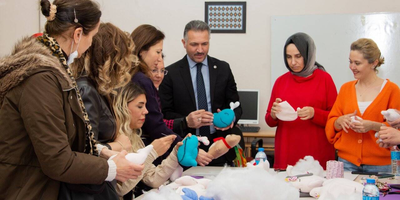 SÜ depremzedeler için tekstil ürünleri ve oyuncaklar hazırlanıyor