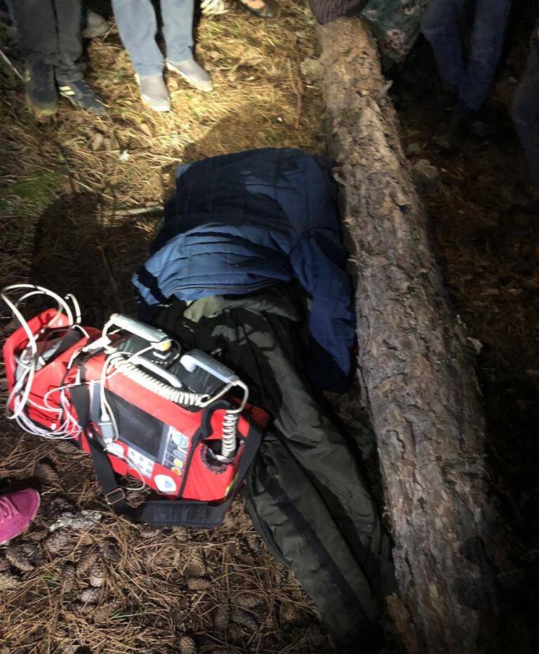 Kestiği ağacın altında kaldı