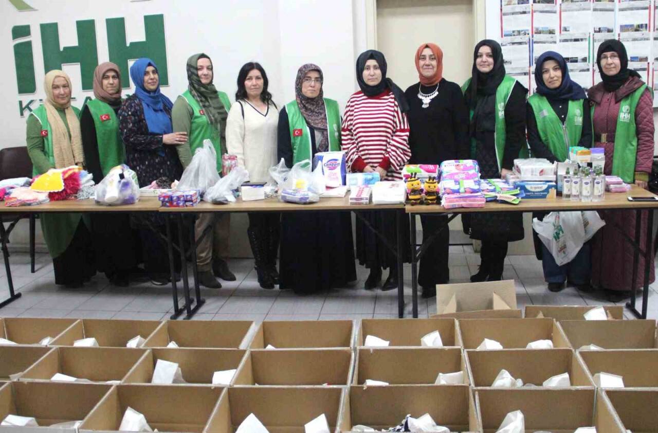 Depremzede kadınlara hijyen seti