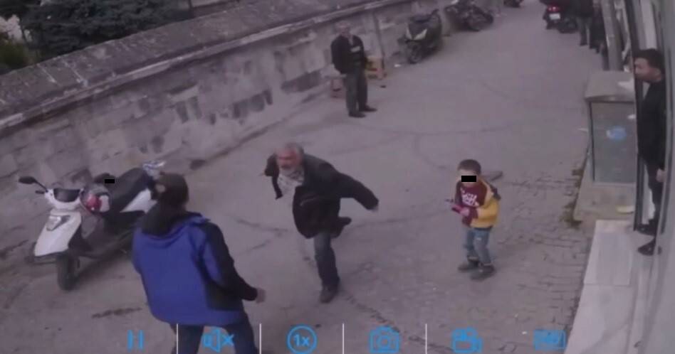 Çocuklar korku dolu gözlerle izledi