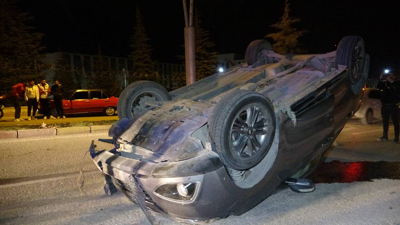 Otomobil takla attı, emniyet kemeri takan sürücünün burnu bile kanamadı