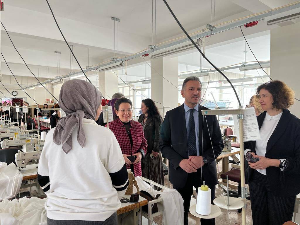 SÜ moda atölyesi depremzedeler için üretti