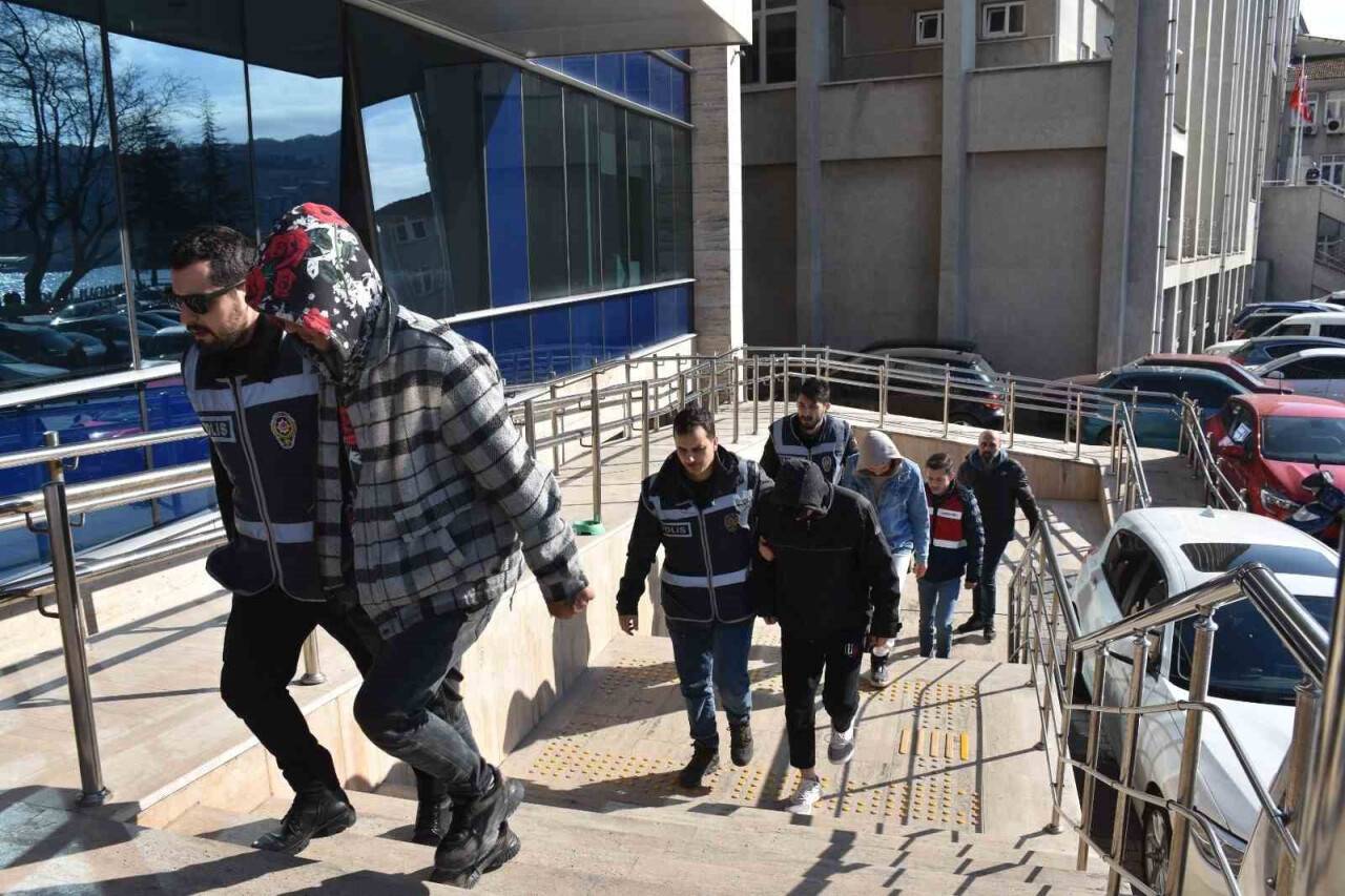 Motosiklet hırsızları tutuklanarak cezaevine gönderildi