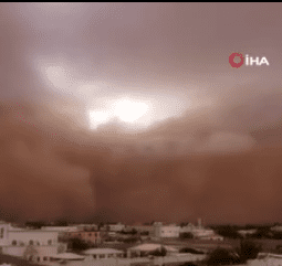 Suudi Arabistan’ı kum fırtınası vurdu