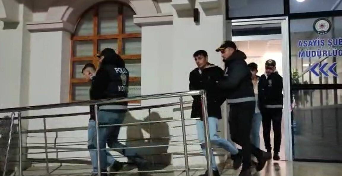 Konya'da araba çalıp gittikleri hamamda peştamalla yakalandılar