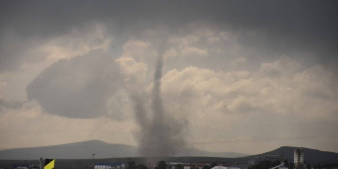 Meksika’da dev hortum paniğe neden oldu