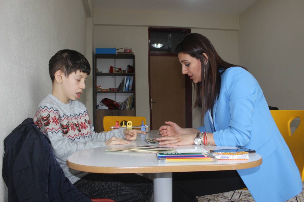 Depremzede öğretmen yaşadıklarını anlattı