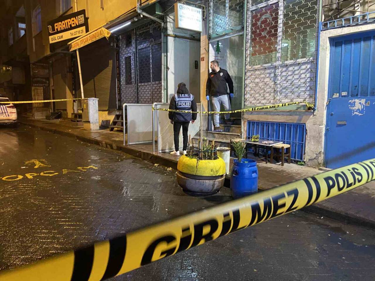 Derneğe silahlı saldırı: 1’i ağır 3 yaralı