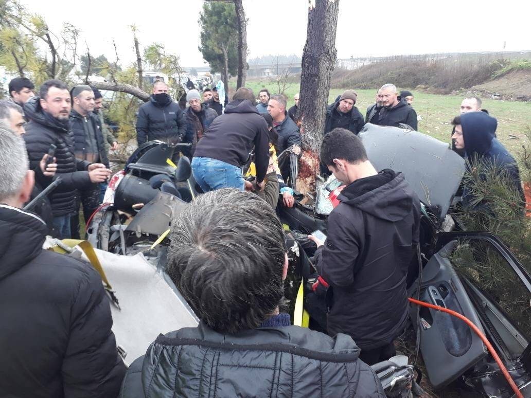 Kontrolden çıkan otomobil, ağaca çarparak durabildi: 1 yaralı