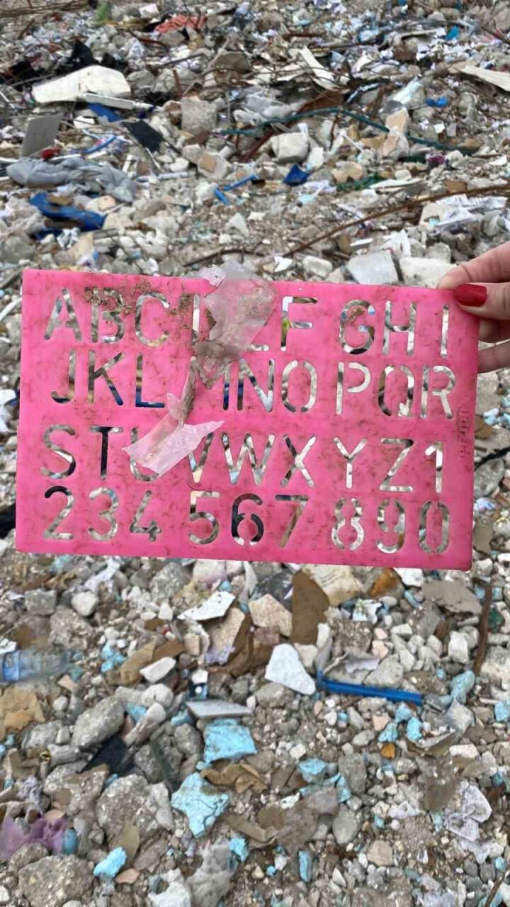 Enkazdan çıkan eşyalar yürekleri burktu