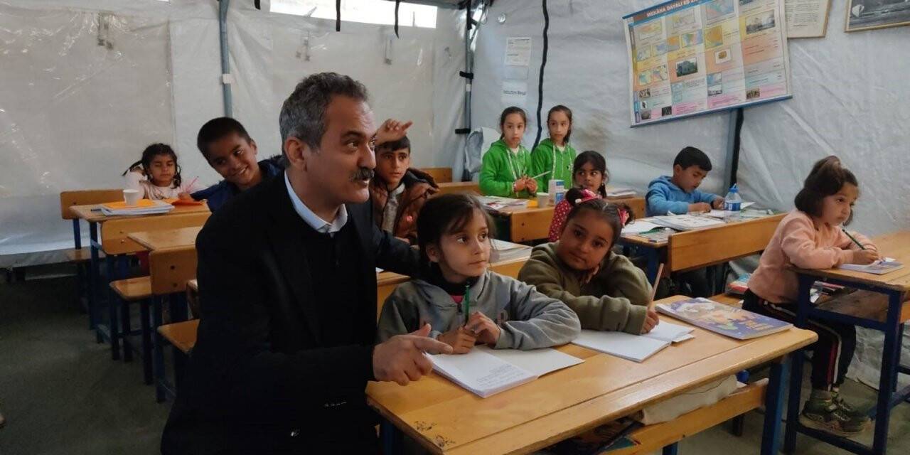 Bakan Özer: "Eğitim öğretime başlayacağız"