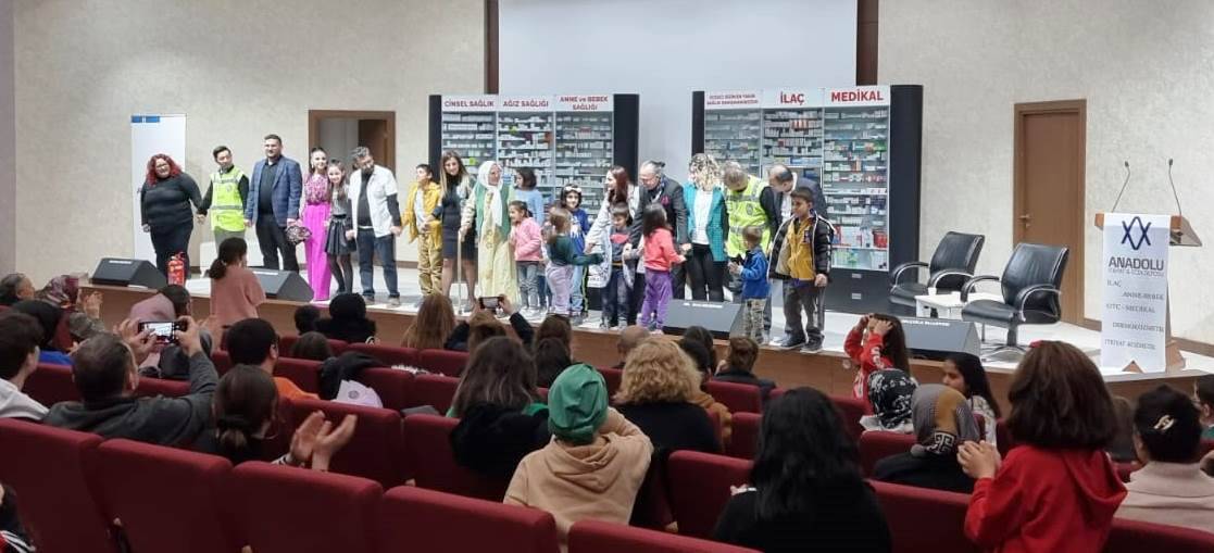 Konya Eczacı Odası Tiyatro Topluluğu'ndan 'zor eczane'