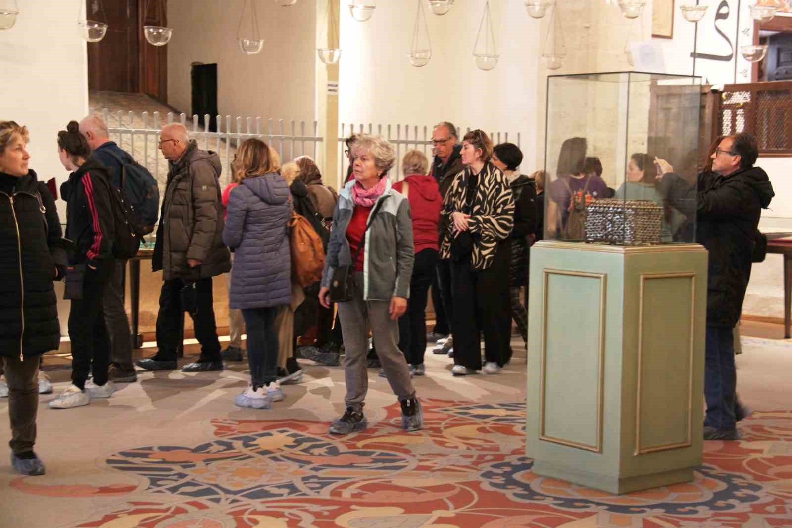 Konya'da Ramazan'ın ilk gününde Mevlana Müzesi'ne ziyaretçi akını