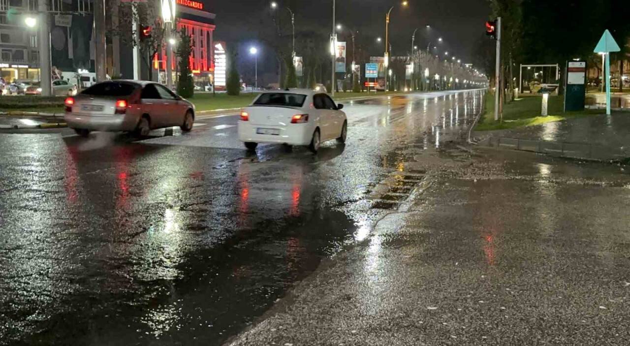 Elazığ’da sağanak etkisini sürdürüyor