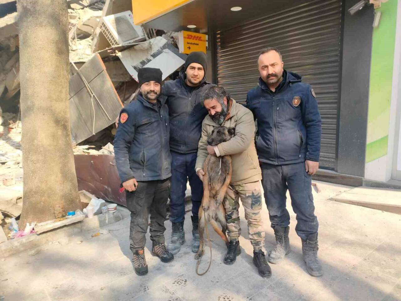 Hayatını kurtaran köpeğin resmini vücudunda ömür boyu taşıyacak