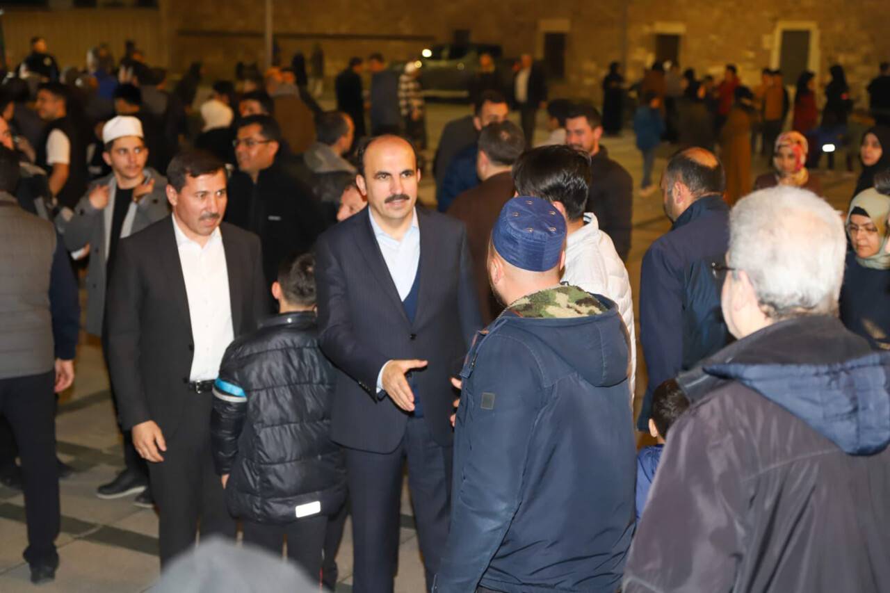 Başkan Altay Teravih sonrası Konyalılarla buluştu