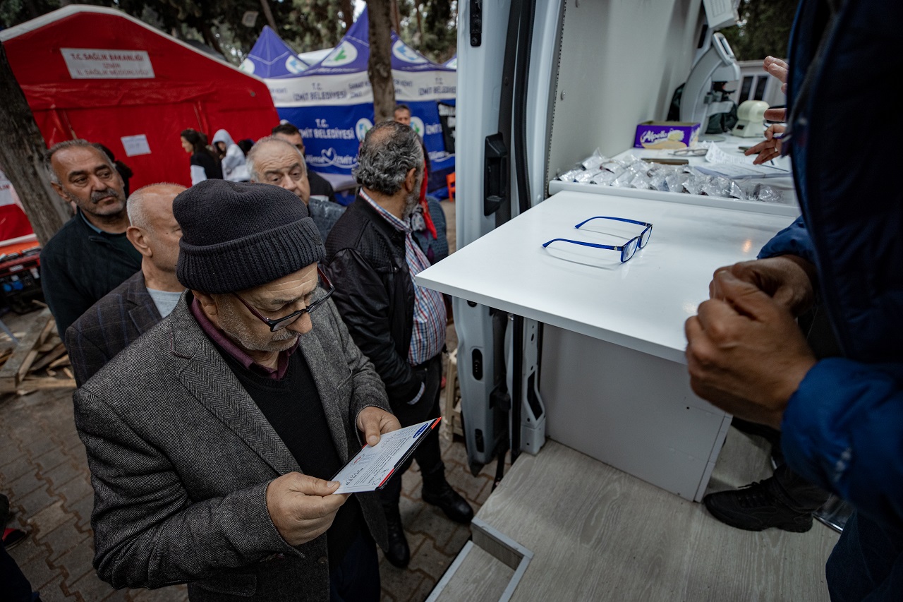 Konya'nın mobil gözlük istasyonu Hatay'da depremzedelere ücretsiz hizmet veriyor