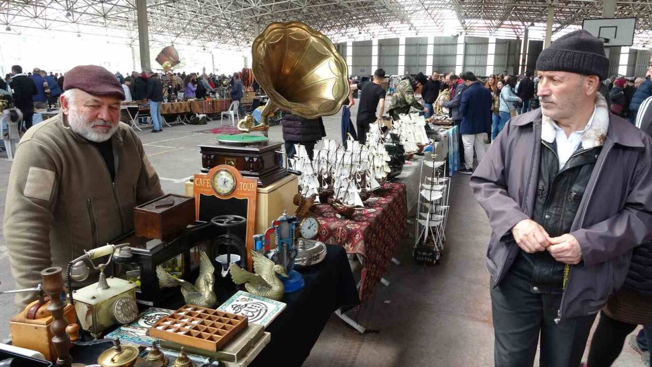 Ziyaretçilerine nostalji yaşatıyor