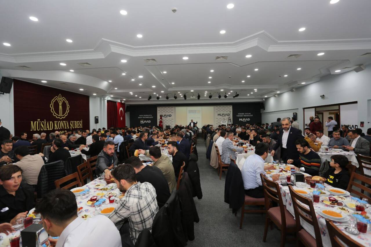 Depremzede çocuklar MÜSİAD Konya'da iftar yaptı