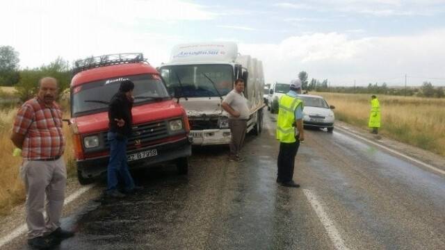 Şarkikaraağaç'ta Zincirleme Kaza