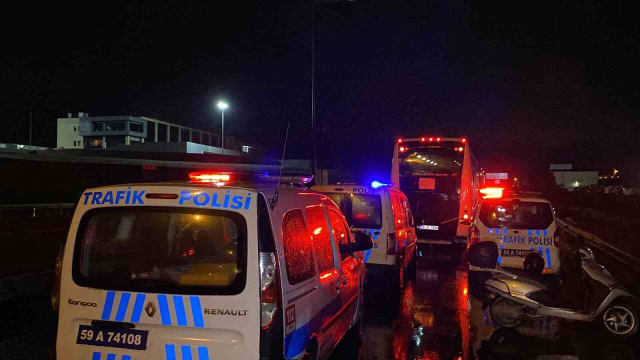 İşçi servisinin çarptığı yayanın durumu kritik