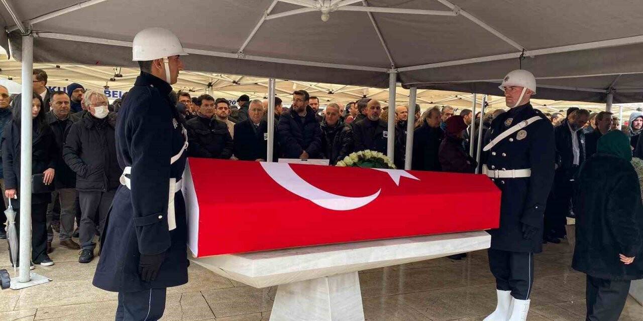 Ersin Arıoğlu Üsküdar’da son yolculuğuna uğurlandı