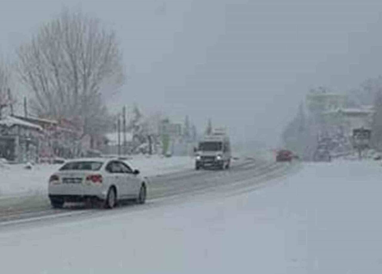 Tipi ve sis nedeniyle zincirsiz araçlara izin verilmiyor