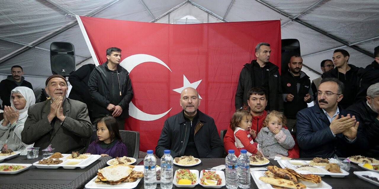 Bakan Soylu: Hatay’da günde 8 bin kamyondan fazla enkaz taşınıyor