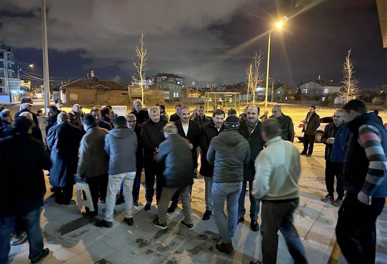 Başkanlar Altay ve Kılca Karatay’da Teravih Buluşmaları'nda vatandaşlarla bir araya geldi