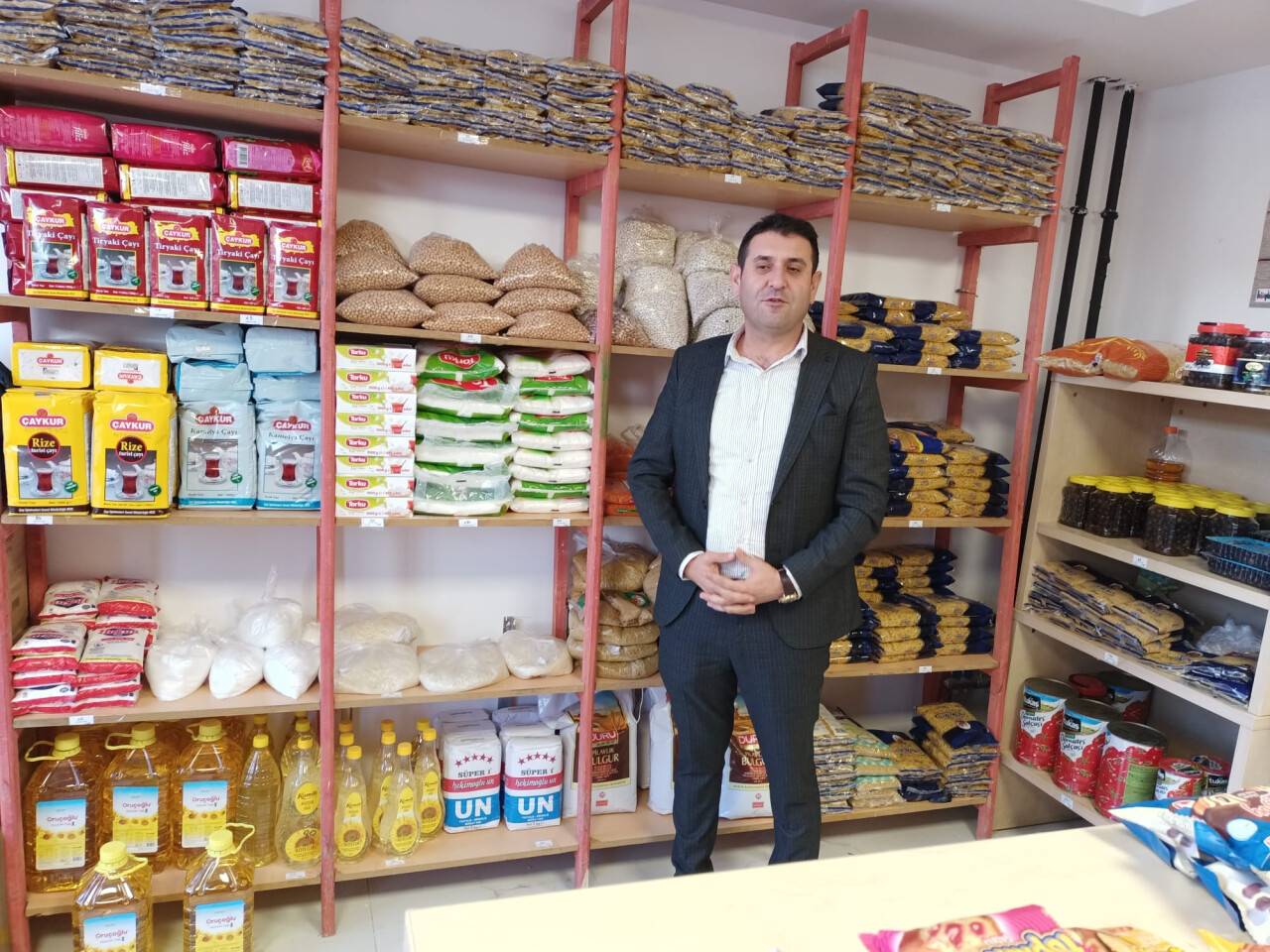 Depremzedelere özel markete ziyaret