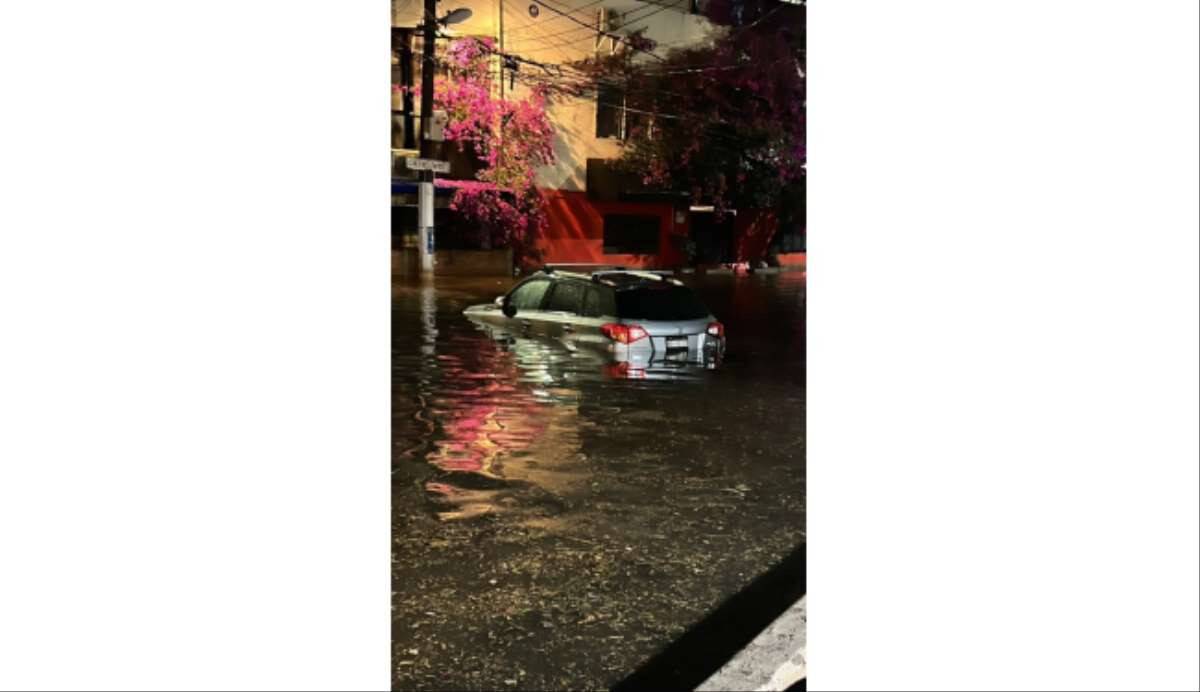 Meksika’yı sel vurdu, yollar sular altında kaldı