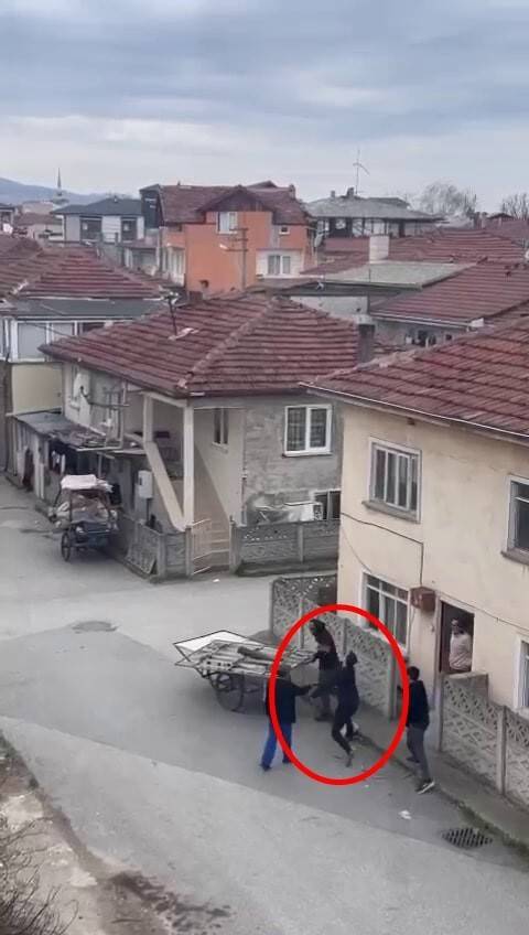 Soba çaldığını iddia etti, eskiciye saldırdı