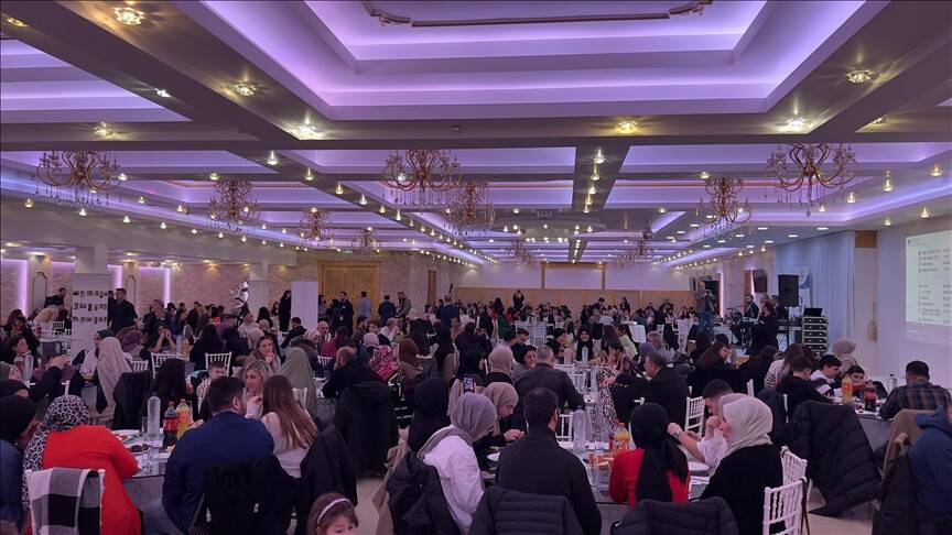 Hollanda'da depremzedeler için yaklaşık 39 bin avro toplandı