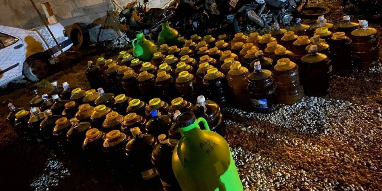 Dolandırıcılık yoluyla elde ettikleri 1,7 ton zeytinyağıyla yakalandılar