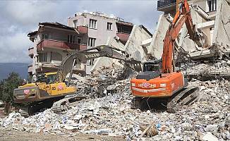 Kahramanmaraş'ta bina yıkım ve enkaz kaldırma çalışmaları sürecek