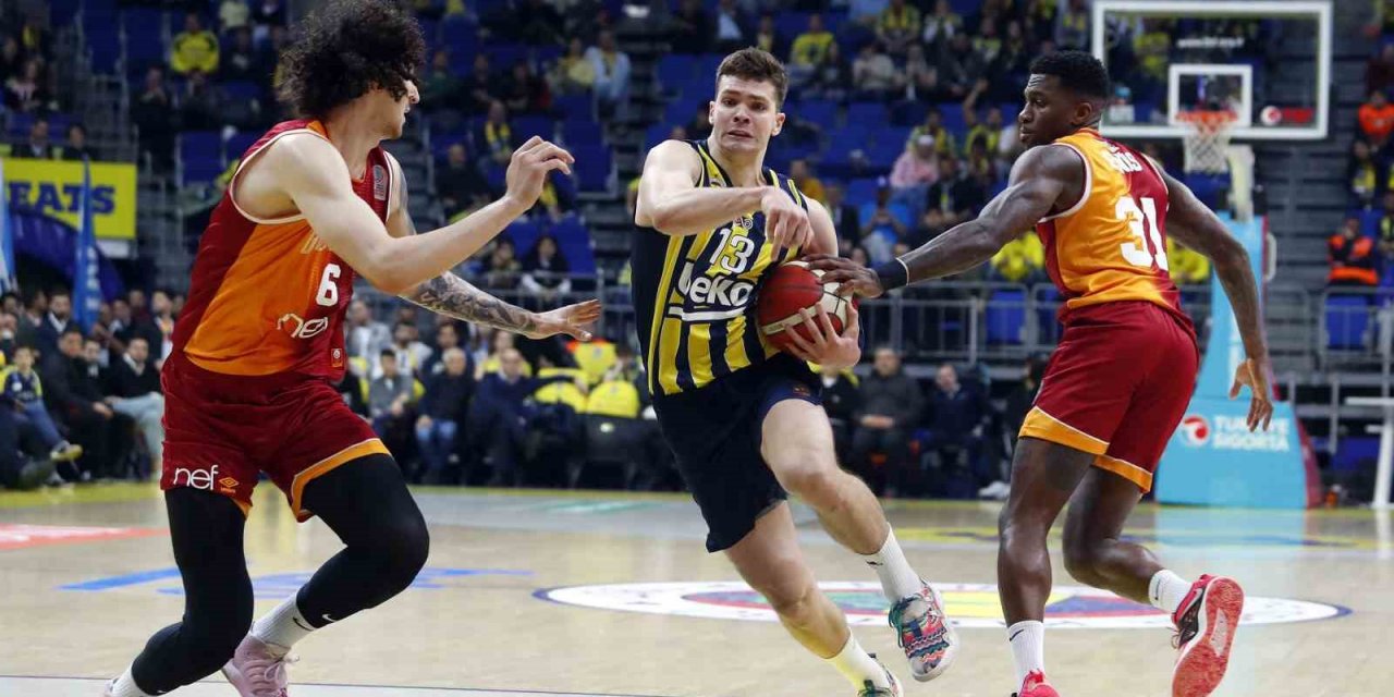 Basketbolda derbinin kazananı Fenerbahçe