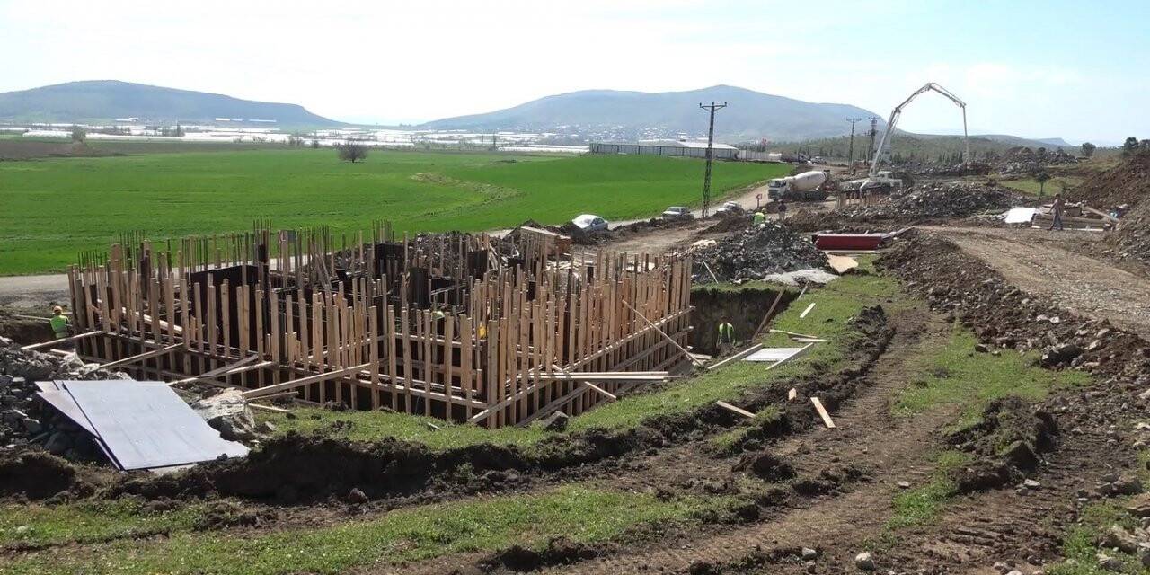 Temeller atıldı, köy evleri inşa ediliyor