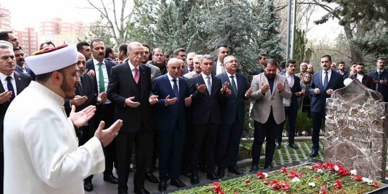 Başkan Altınok, Alparslan Türkeş’i Cumhurbaşkanı Erdoğan ile birlikte andı