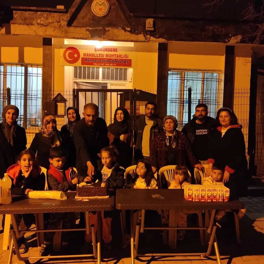 Depremzede minik Zehra’ya doğum günü sürprizi